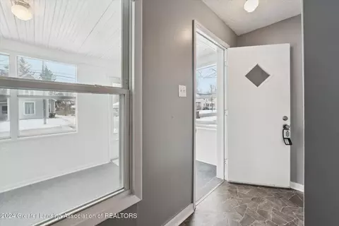 307 E Cass St, Saint Johns, MI 48879 photo 5