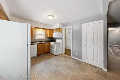 307 E Cass St, Saint Johns, MI 48879 photo 17