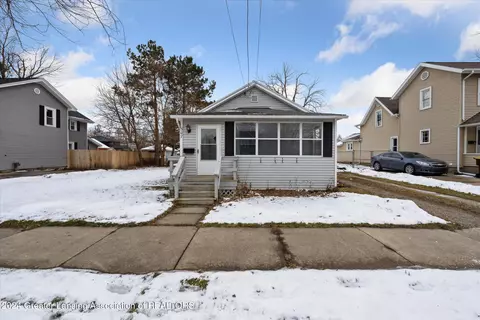 307 E Cass St, Saint Johns, MI 48879 photo 2