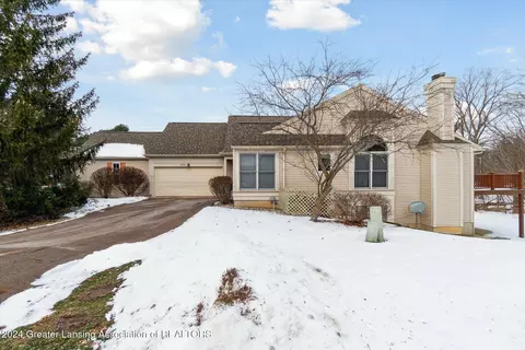 5696 Bayonne Ave, Haslett, MI 48840