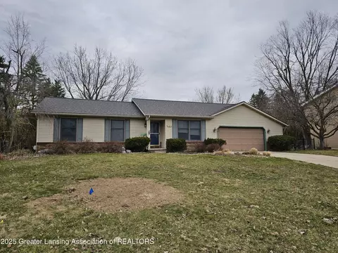 914 Morton Rd, Grand Ledge, MI 48837