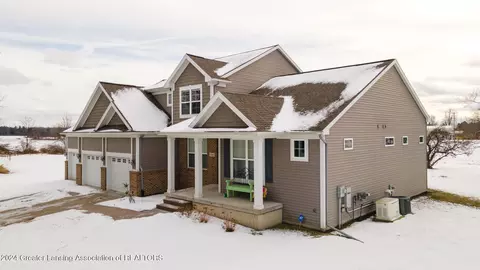 9242 N Hartel Rd, Grand Ledge, MI 48837