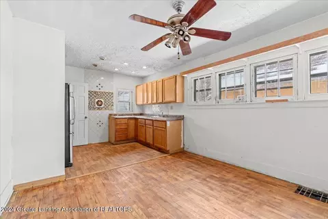 Entry Way - 526 Torrence Ct, Lansing, MI 48910 photo 4 of 4