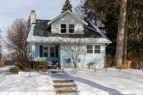 517 Crestview Ave, Lansing, MI 48910