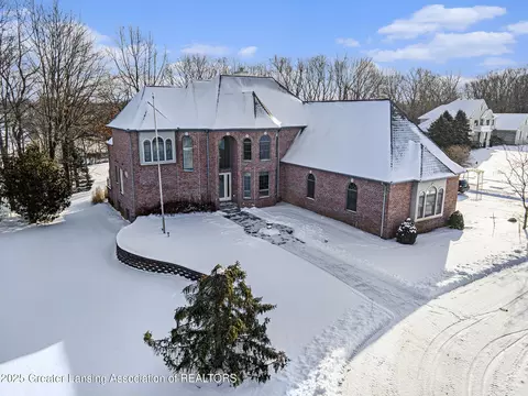 8472 Carriage Ln, Portland, MI 48875