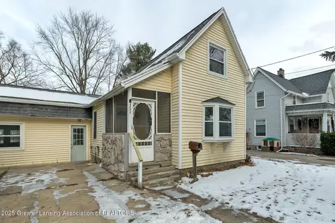 4206 Holt Rd, Holt, MI 48842