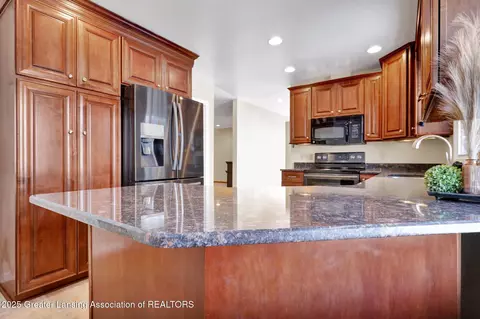 Kitchen - 7346 W Cutler Rd, Dewitt, MI 48820 photo 4 of 5