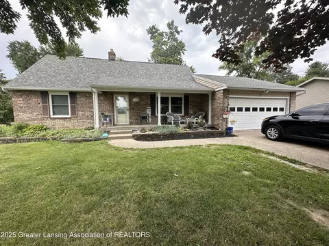 4204 Hancock Dr, Holt, MI 48842