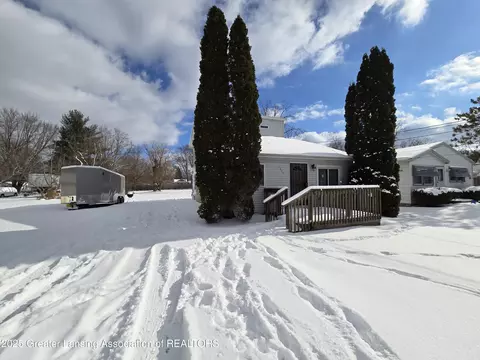 4805 Hughes Rd, Lansing, MI 48910