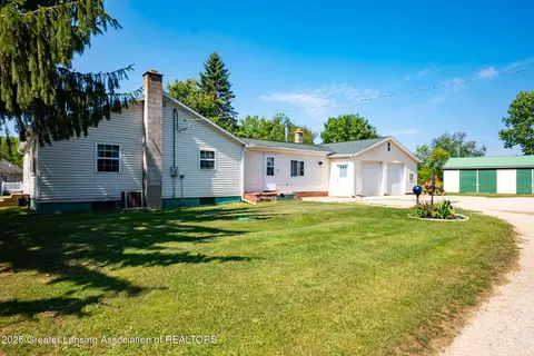 14216 Us-223, Manitou Beach, MI 49253