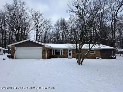 2876 S Oak Creek Dr, Jackson, MI 49201