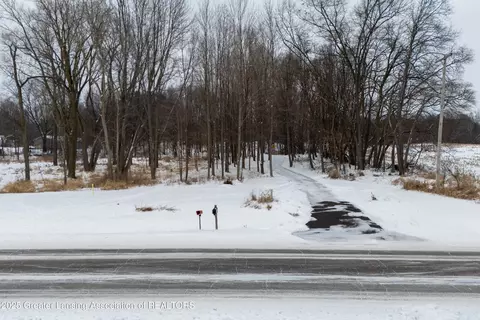 22363 N R Dr, Marshall, MI 49068