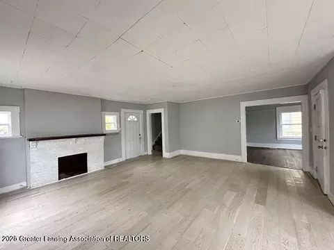 Living - 313 Van Buren St, Jackson, MI 49201 photo 3 of 4