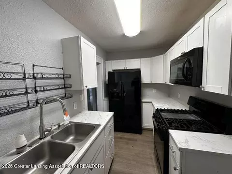 Entry Way - 313 Van Buren St, Jackson, MI 49201 photo 1 of 2