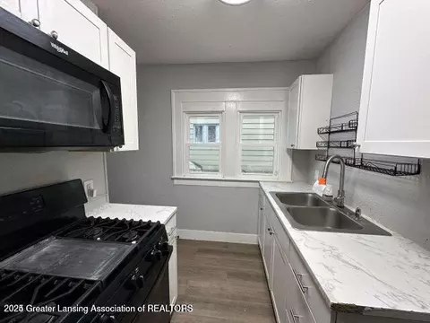 Entry Way - 313 Van Buren St, Jackson, MI 49201 photo 2 of 2