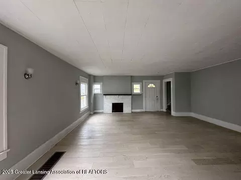 Living - 313 Van Buren St, Jackson, MI 49201 photo 2 of 4