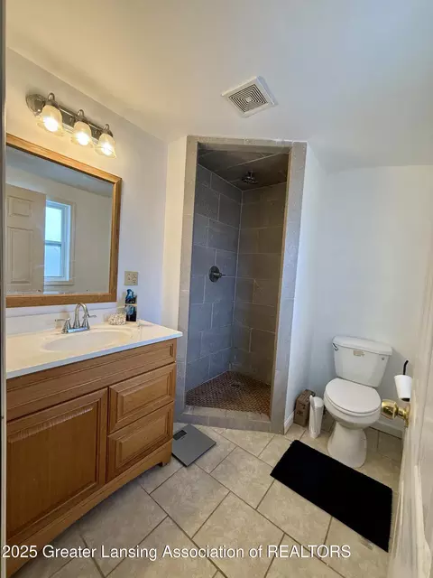 Bath - 2517 E Ganson St, Jackson, MI 49202 photo 3 of 3