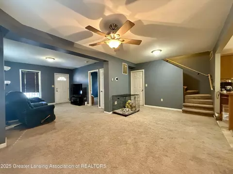 Living - 2517 E Ganson St, Jackson, MI 49202 photo 2 of 4
