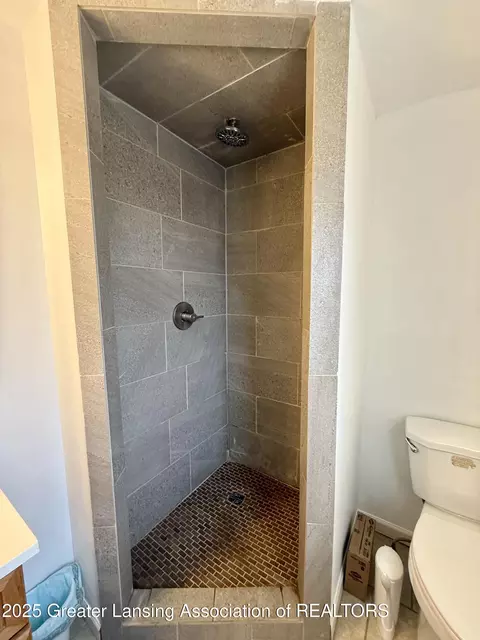 Bath - 2517 E Ganson St, Jackson, MI 49202 photo 2 of 3