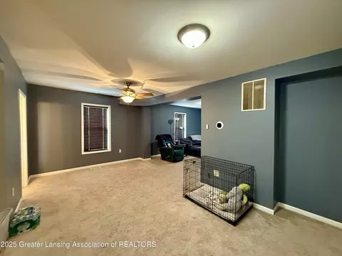 Living - 2517 E Ganson St, Jackson, MI 49202 photo 3 of 4