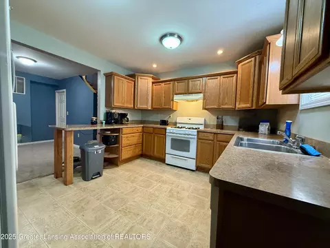 Kitchen - 2517 E Ganson St, Jackson, MI 49202 photo 2 of 3