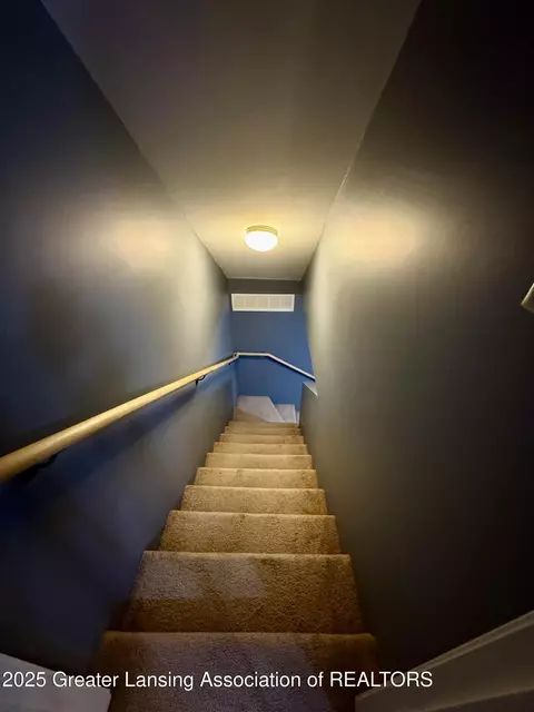 Entry Way - 2517 E Ganson St, Jackson, MI 49202 photo 1 of 2