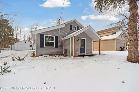 702 S Clinton St, Charlotte, MI 48813