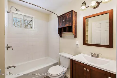 Bath - 10281 Stoll Rd, Haslett, MI 48840 photo 1 of 1