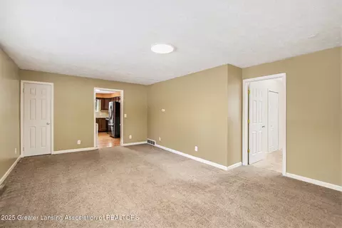 Living - 10281 Stoll Rd, Haslett, MI 48840 photo 2 of 4