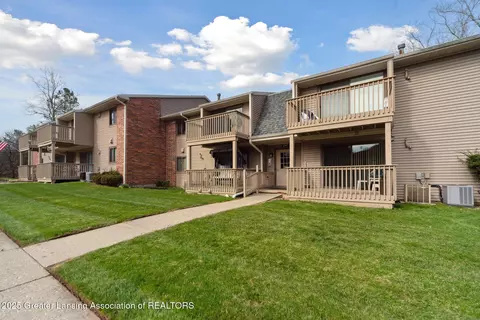 1747 Maple Ridge Rd #15, Haslett, MI 48840