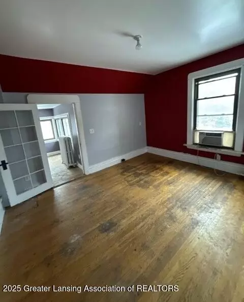 Living - 1623 4th St, Jackson, MI 49203 photo 4 of 5