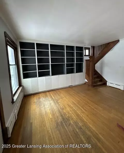 Living - 1623 4th St, Jackson, MI 49203 photo 3 of 5