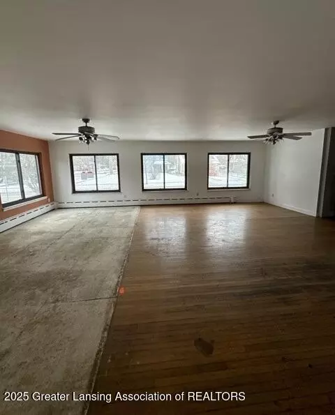 Living - 1623 4th St, Jackson, MI 49203 photo 2 of 5