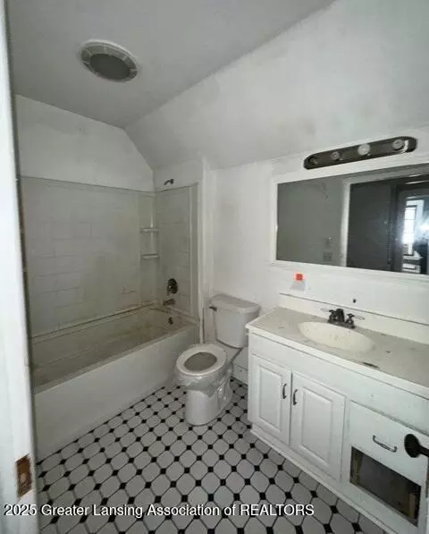 Bath - 1623 4th St, Jackson, MI 49203 photo 1 of 2