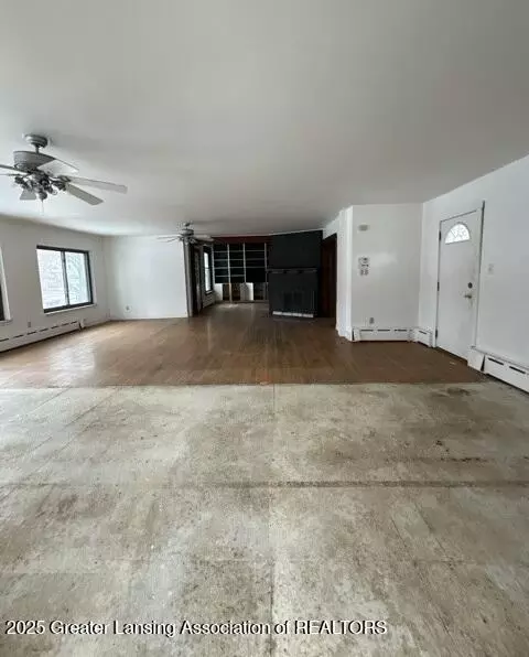 Living - 1623 4th St, Jackson, MI 49203 photo 1 of 5