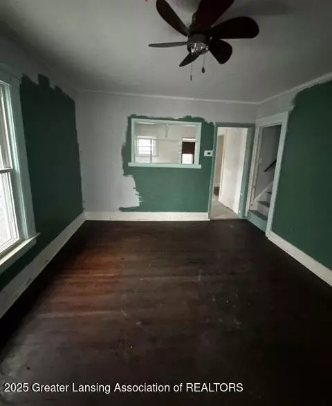 Living - 1034 Walker St, Jackson, MI 49202 photo 1 of 1