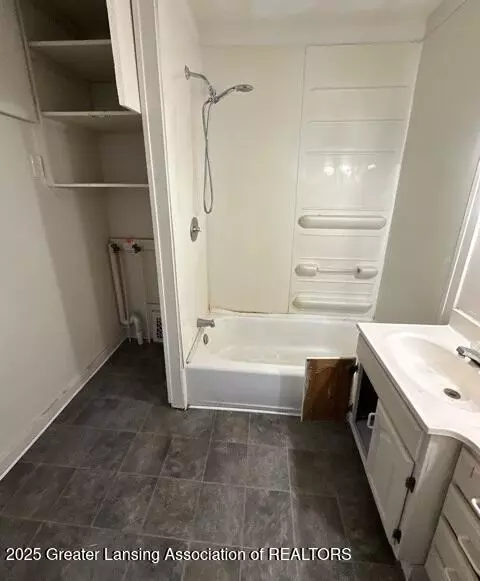 Bath - 1034 Walker St, Jackson, MI 49202 photo 1 of 2