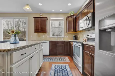 Kitchen - 612 Senna Trl, Dewitt, MI 48820 photo 5 of 5