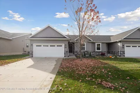 122 Vansickle Dr #55, Charlotte, MI 48813