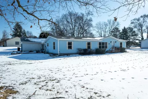 501 Poplar St, Maple Rapids, MI 48853