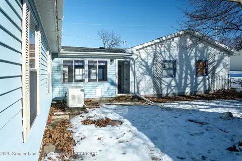 Exterior - 501 Poplar St, Maple Rapids, MI 48853 photo 2 of 2