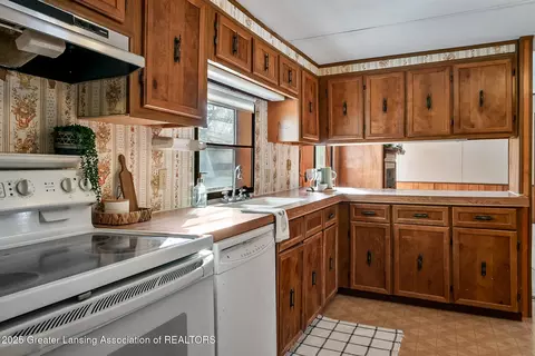 Kitchen - 501 Poplar St, Maple Rapids, MI 48853 photo 4 of 4