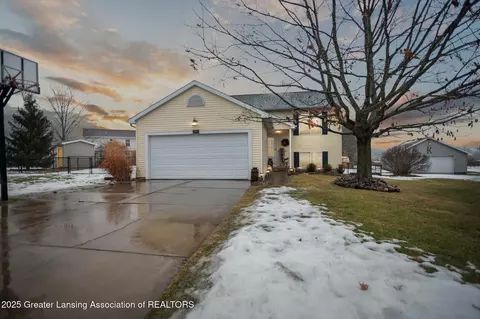4056 Scenicview Ct, Potterville, MI 48876