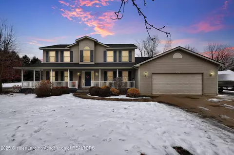 9697 Missaukee Ln, Haslett, MI 48840