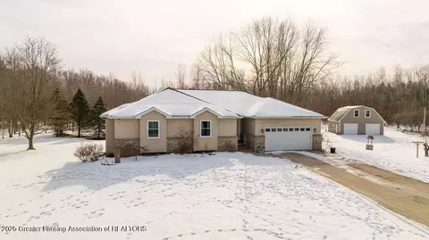 5182 Windsor Hwy, Potterville, MI 48876
