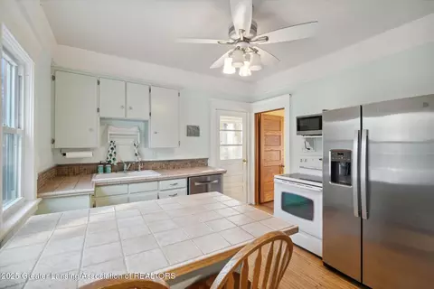 Kitchen - 404 E Riverside St, Williamston, MI 48895 photo 3 of 5