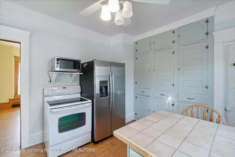 Kitchen - 404 E Riverside St, Williamston, MI 48895 photo 4 of 5