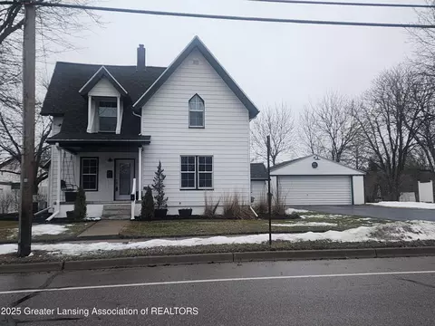 832 W Jefferson St, Grand Ledge, MI 48837