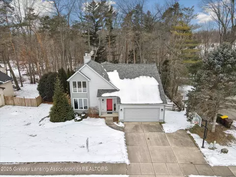 5639 Creekwood Ln, Haslett, MI 48840