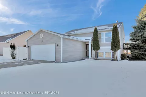 7715 Taragreen Dr, Lansing, MI 48917